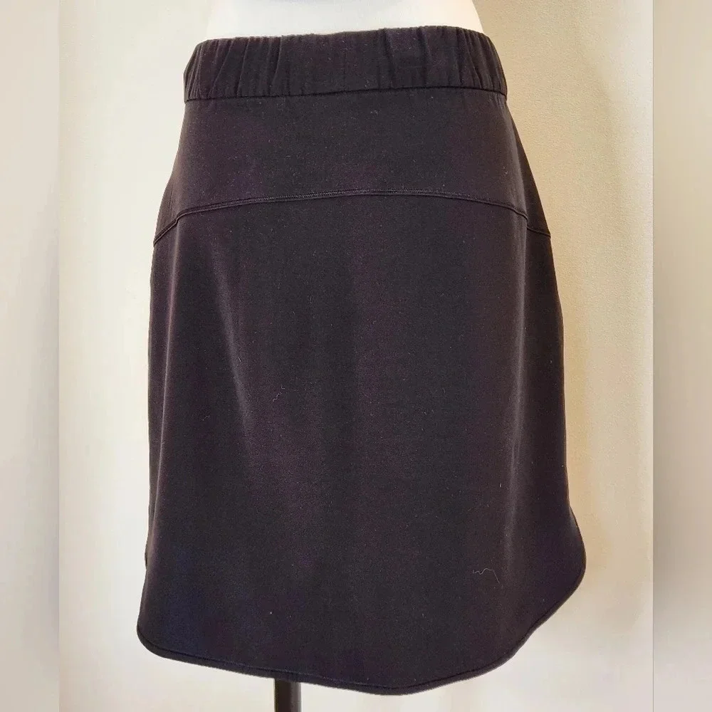 || LULULEMON || On The Fly athletic skirt, elastic waist, black